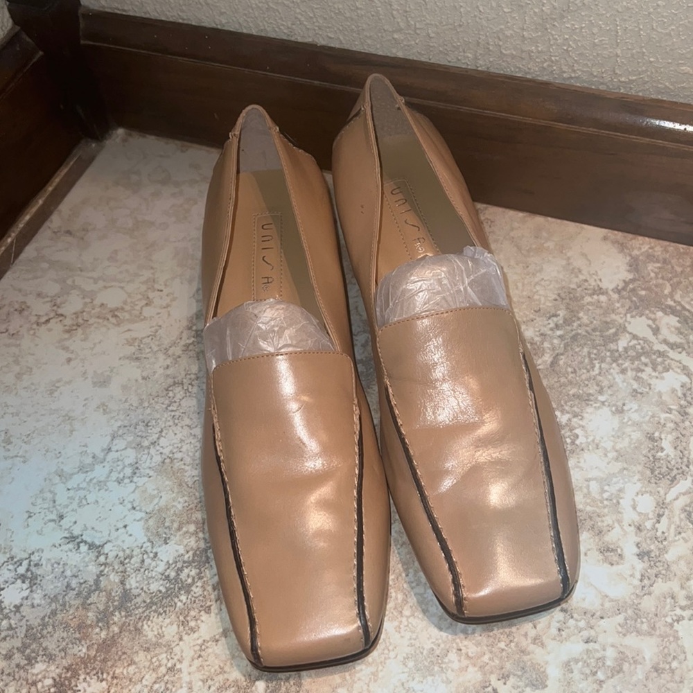 Unisa Flats leather shoes tan brown Size 8 made in Brazil